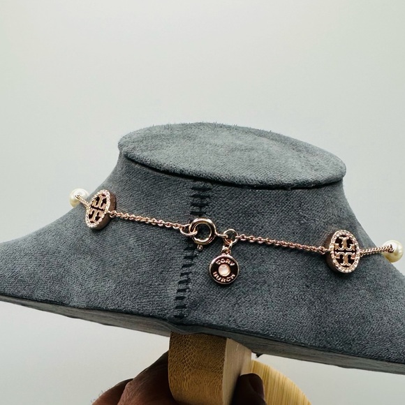 NWT Authentic Luxury Minimalist Tory Burch Crystal Pearl Logo Necklace - Picture 13 of 17